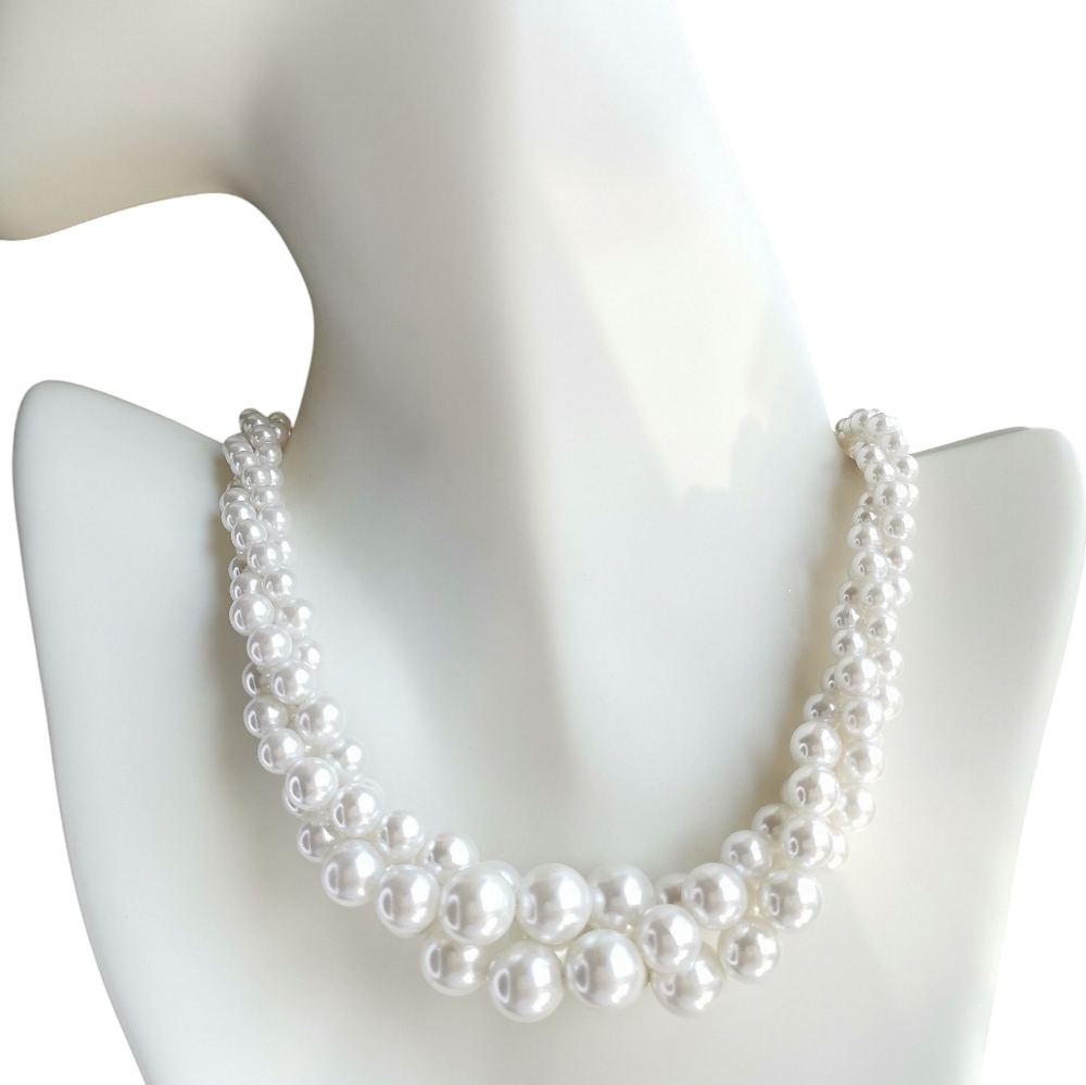 White Pearl Necklace